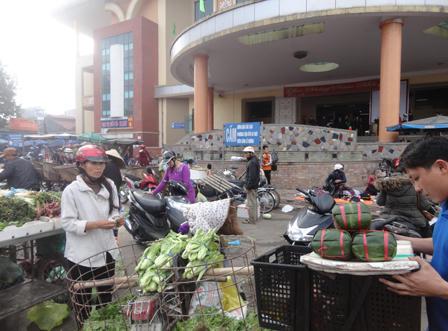 Bát nháo ở chợ Vinh ngày cuối năm